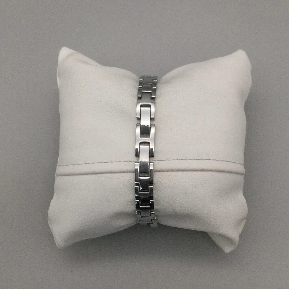 Armitron Womens Watch 26mm MOP Crystals Silver Tone 75I5474SV New Battery 7.5